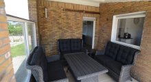 Zandkei Ferienhaus - Teilüberdachte Terrasse